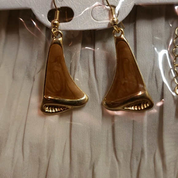 Neckace and earring set - Picture 2 of 3